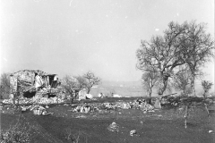 Casali distrutti dopo il terremoto