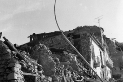 Strade distrutte dopo il terremoto