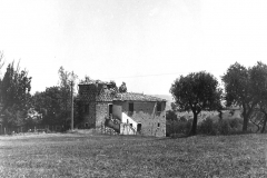 Casali distrutti dopo il terremoto